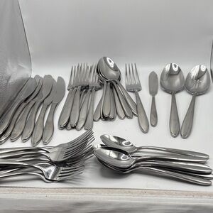 Oneida 40 piece set stainless flatware USA